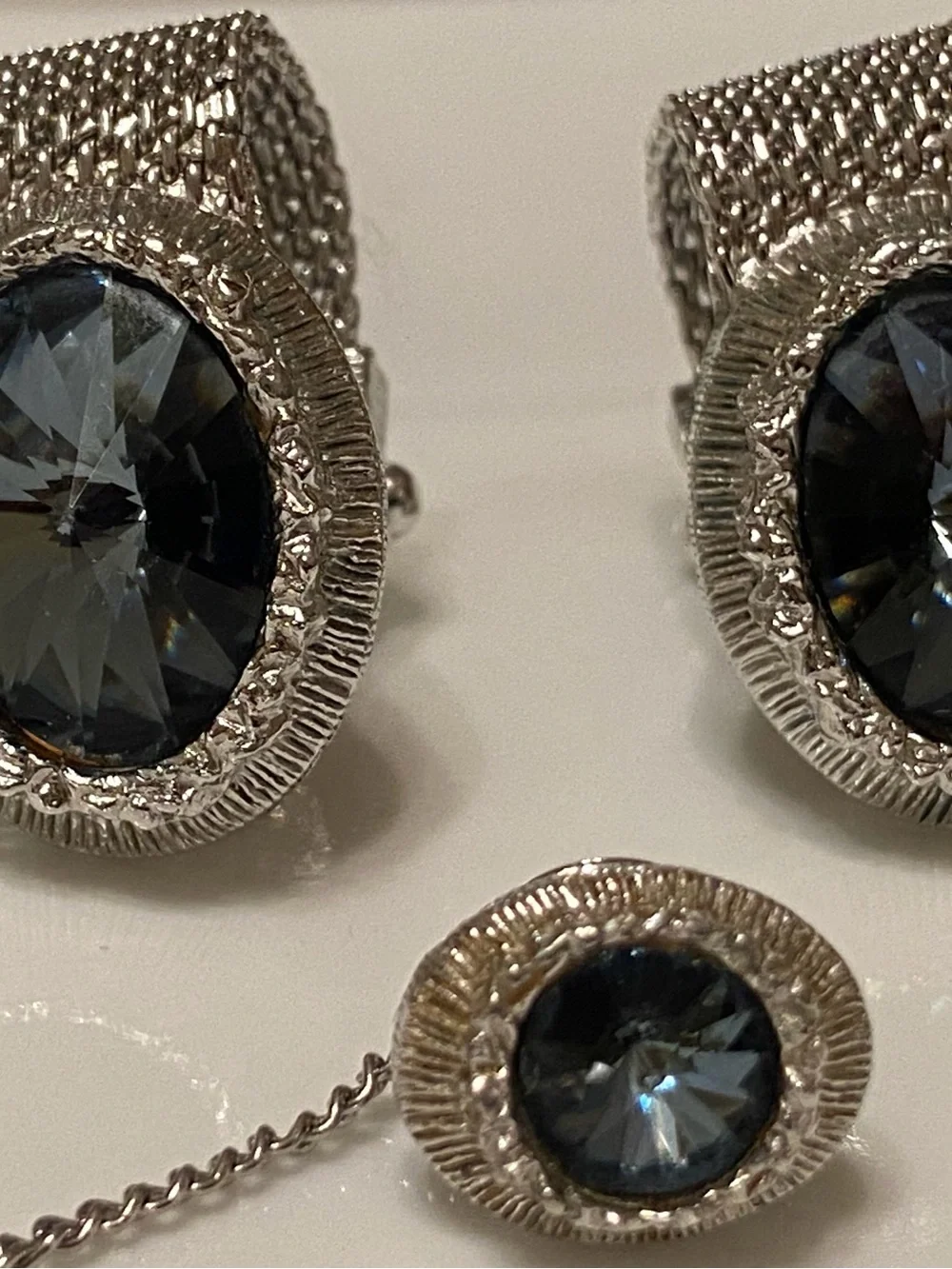 Men’s Silver-Tone Blue stone wrap around cufflinks and bar chain tie tack